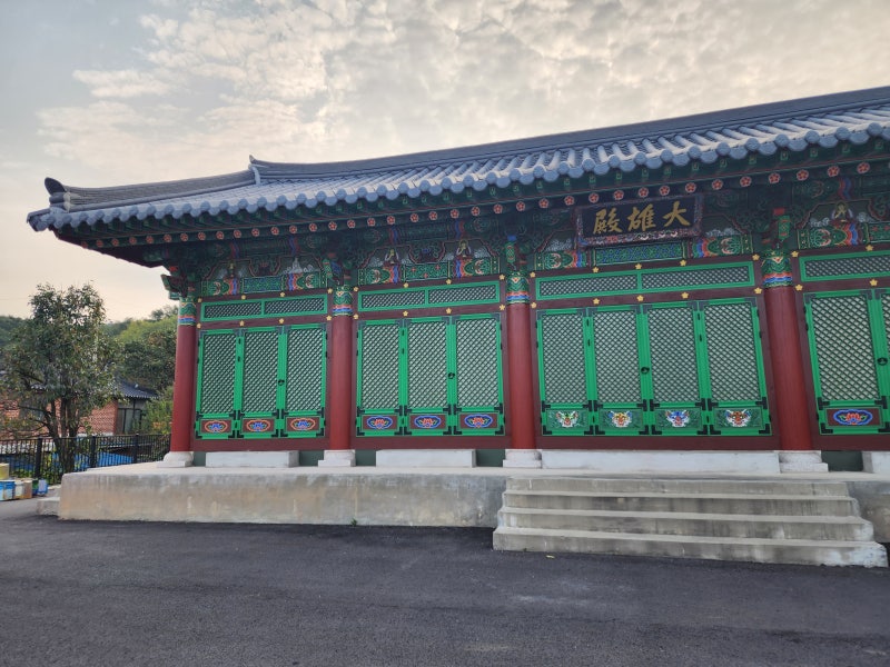 주지 석정 스님 말씀이 깃든 보현사 도량